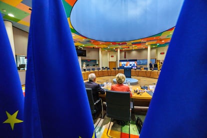 Ursula von der Leyen y António Costa, el viernes en una reunión por videoconferencia.