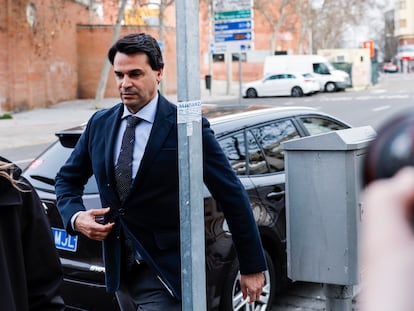 Alberto González Amador, pareja de la presidenta de la Comunidad de Madrid, Isabel Díaz Ayuso, llega a los juzgados de Plaza de Castilla, el 24 de febrero.