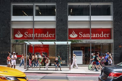 Oficina de Banco Santander en Manhattan, Nueva York.