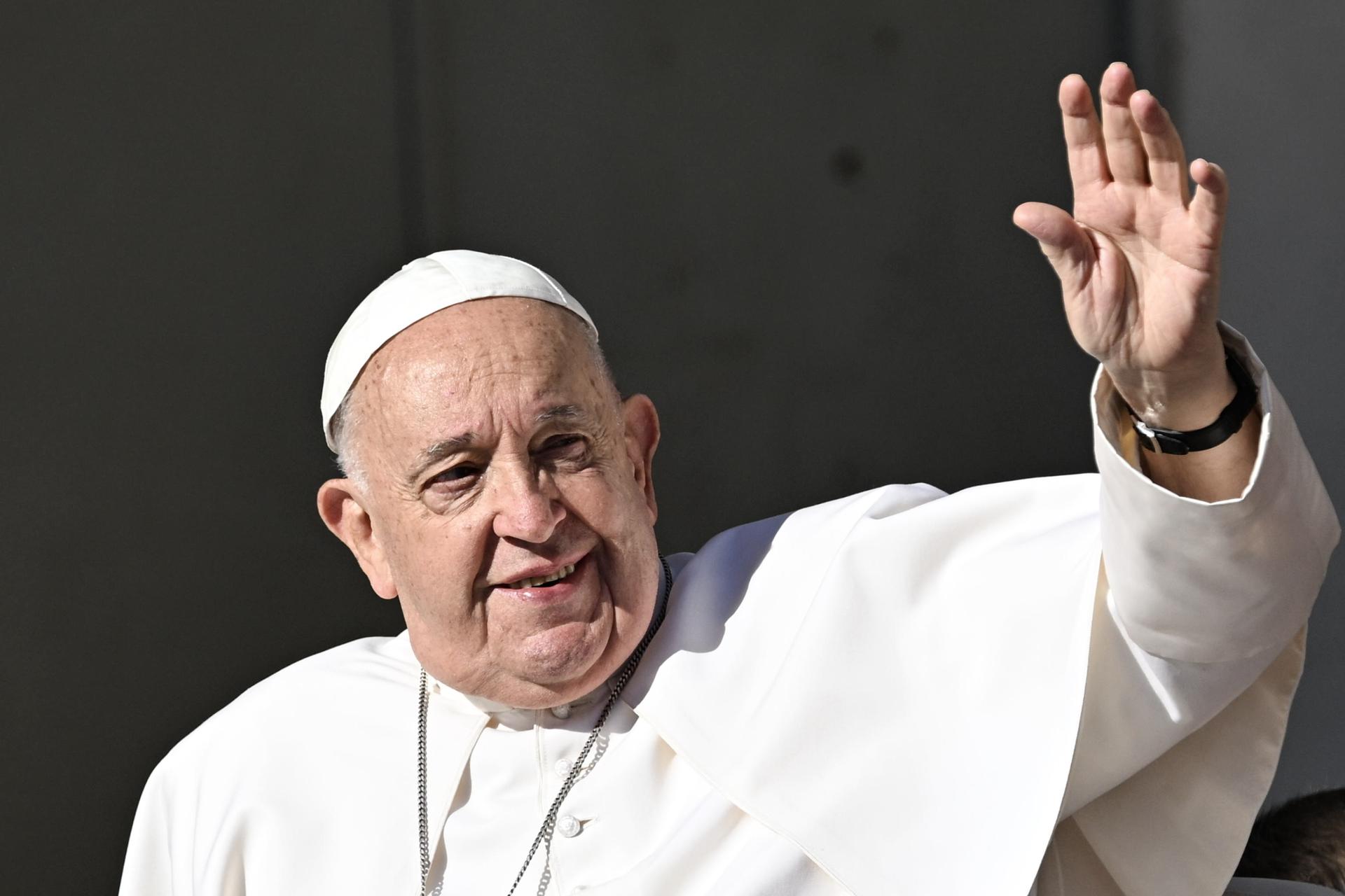 “Me siento sostenido por todo el Pueblo de Dios”: papa Francisco agradece oraciones por su salud