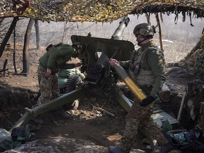 Miembros de la Guardia Nacional Ucrania, en una posición cerca de la ciudad de Pokrovsk, en el este de Ucrania, el lunes.