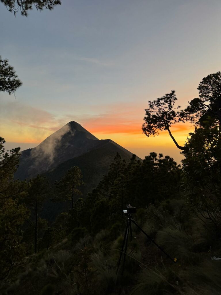 Fotógrafos mexicanos en Guatemala captan al Volcán de Fuego - whatsapp-image-2025-03-10-at-75758-pm-1-768x1024