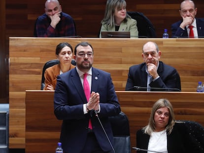 dtx5jecdw6yiezeuywfuj7ydo4-2 El presidente del Principado, Adrián Barbón, en el Parlamento asturiano.