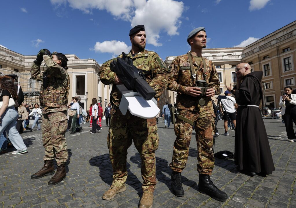 mas-de-128-mil-personas-han-pasado-por-la-capilla-ardiente-del-papa-francisco-2-1024x719-1 Tercer día del velatorio del papa Francisco; más de 128 mil personas han pasado por la capilla ardiente - mas-de-128-mil-personas-han-pasado-por-la-capilla-ardiente-del-papa-francisco-2-1024x719