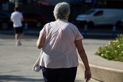 (Foto de ARCHIVO)
(Foto de ARCHIVO)
Una señora mayor camina por una calle de Madrid, a 28 de agosto de 2024, en Madrid (España)
JESÚS HELLÍN / EUROPA PRESS
28/08/2024