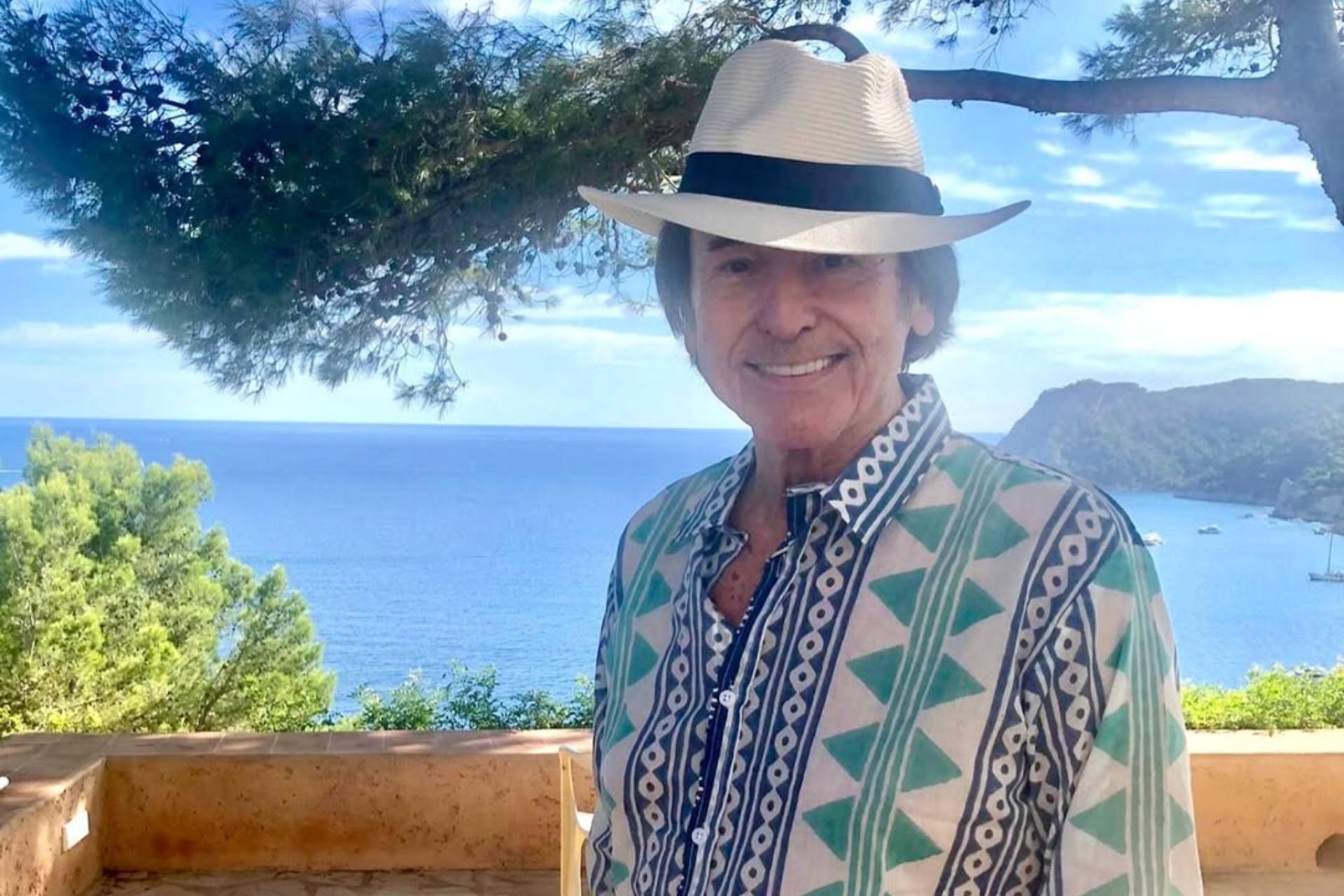 Raphael anuncia su regreso cuatro meses después de su hospitalización Raphael anuncia su regreso cuatro meses después de su hospitalización