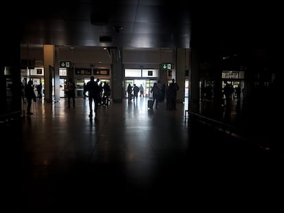 uv6jroli5zbfxbkcueop3mn7ge-2 Aeropuerto de Madrid-Barajas durante el apagón de este lunes