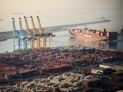 wccjnzmhfnhndac7g6bkvwtioy Terminal de carga del Puerto de Barcelona, en una imagen de este mes.
