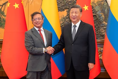 El presidente colombiano, Gustavo Petro, y su homólogo chino, Xi Jinping, en Pekín, el 14 de mayo de 2025.