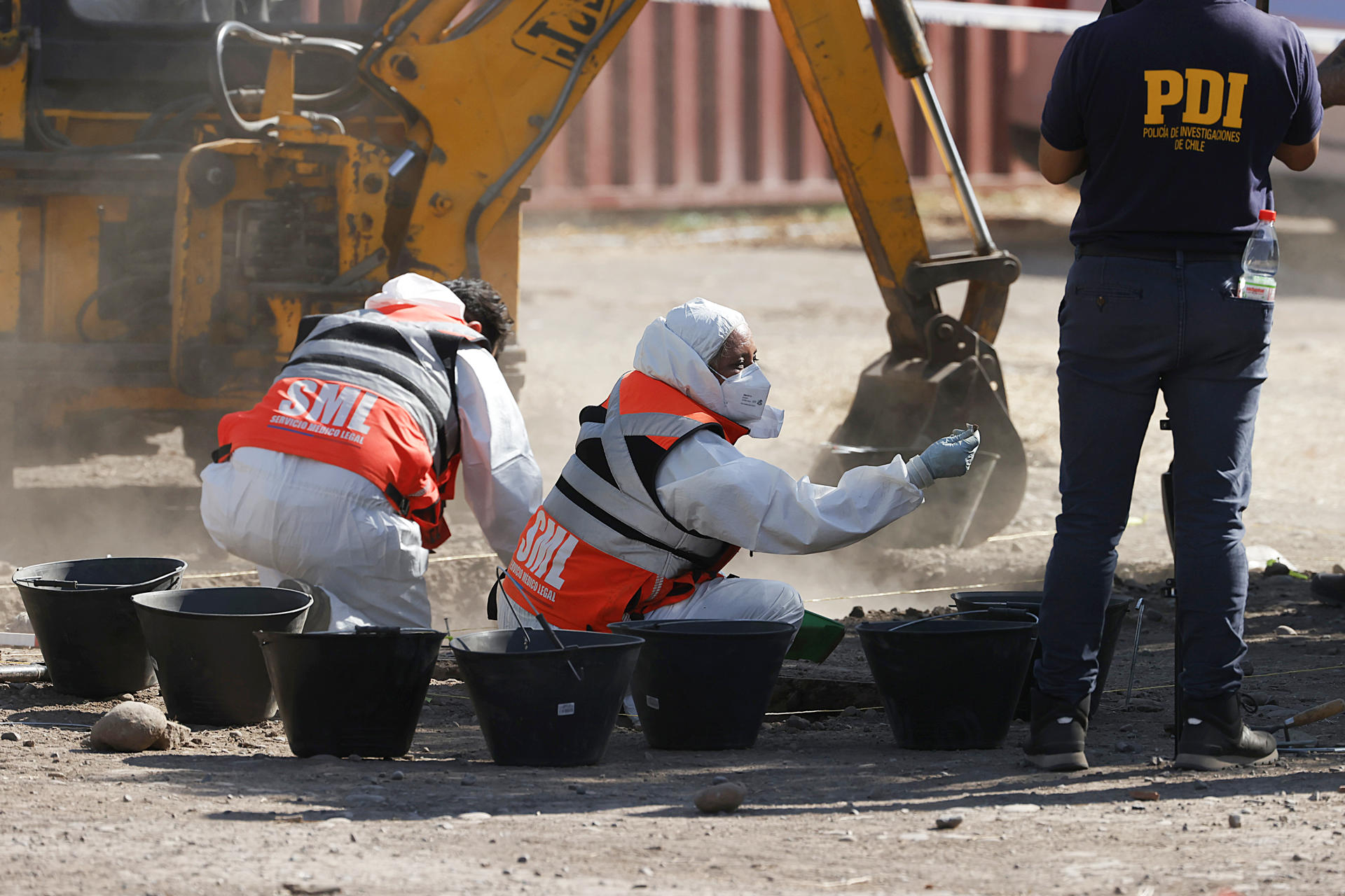 Inician histórica excavación en cuartel chileno en busca de desaparecidos de la dictadura Inician histórica excavación en cuartel chileno en busca de desaparecidos de la dictadura