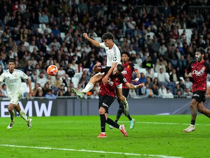 Jacobo Ramón marca el gol de la victoria del Real Madrid ante el Mallorca en el Bernabéu