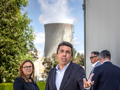 4vzrqcgm5rhxhdtl2nd47siqgi El presidente de la Generalitat, Carlos Mazón, tras atender a los medios en su vista a la central nuclear de Cofrentes, propiedad de Iberdrola.