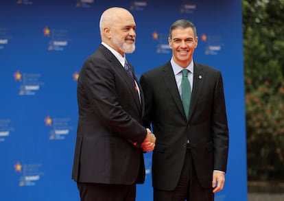 Pedro Sánchez, este viernes con el pimer ministro de Albania, Edi Rama.