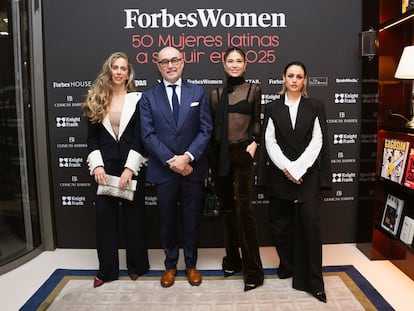 7bd5cv2olzhlzm7smgb3rjf65y La empresaria venezolana Johanna Müller-Klinspor, el presidente y editor de Spain Media, Andrés Rodríguez; la modelo y empresaria argentina Carla Pereyra y la fotógrafa chilena Rocío Aguirre, en la presentación de las '50 mujeres latinas a seguir en España 2025' de Forbes, el 11 de marzo en Forbes House.