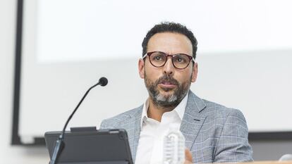 7drilja3xvaetmqdvwevphxfme-1 Miguel Novoa en una conferencia en la Universidad de Colima, en 2023.