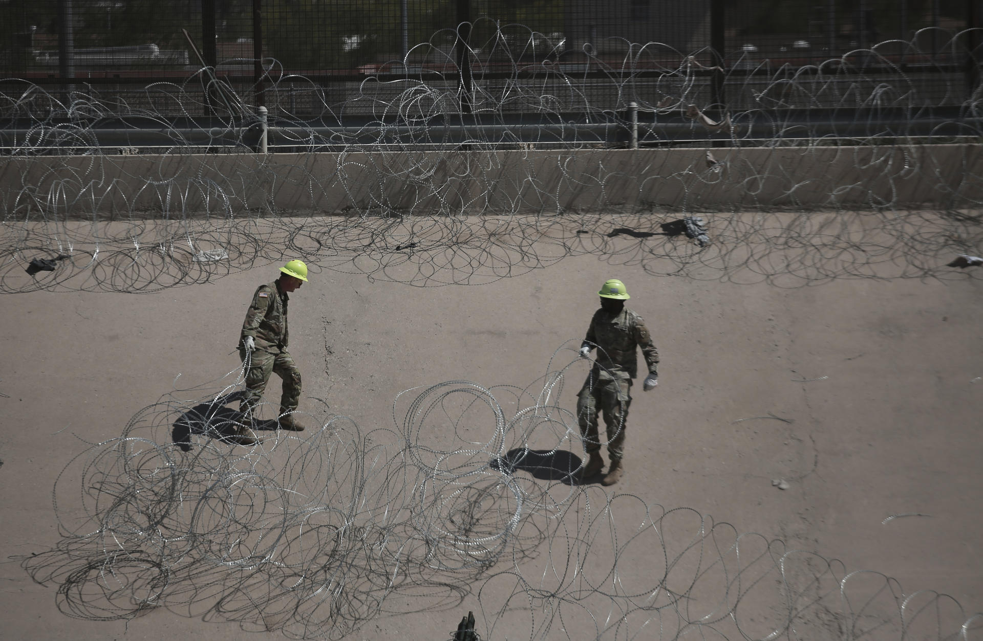 Militarización en frontera México-EEUU, riesgo para migrantes que los expone a traficantes Militarización en frontera México-EEUU, riesgo para migrantes que los expone a traficantes