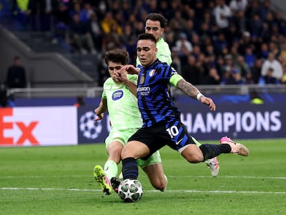 aby3ihdu6ndqrofegmbvfuziuq-3 Lautaro Martínez, del Inter de Milán, en acción ante Pau Cubarsí, del FC Barcelona, en la semifinal de la Champions