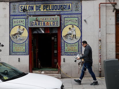 claoxvum3rekhv267zaq65jcfq La entrada de la Taberna Garibaldi, en Lavapiés, que cambiará de locación gracias a la obtención de los fondos gracias a donaciones.