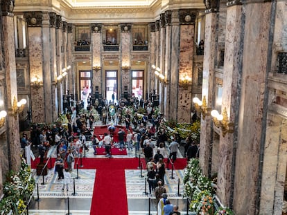 epm3v3z4d5gwrpnjgbar35guhe-2 El segundo día del velatorio de José Mujica en el Palacio Legislativo de Uruguay, en Montevideo.