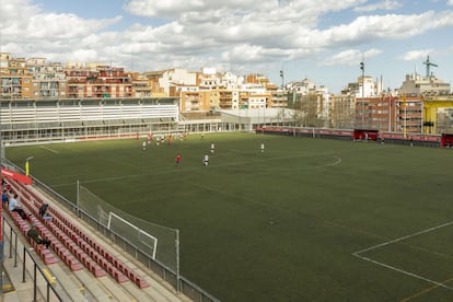 h57aa3nefjbrjpgqczdp6fxnlq-1 Campo de fútbol del FC Martinenc, en el Centre Esportiu Municipal Guinardó.