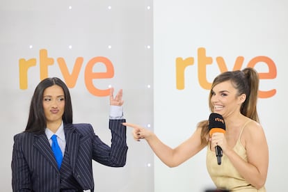 Chanel junto a Melody, en marzo, en una presentación de la representante española a Eurovisión.