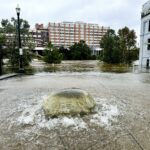 Tormentas en Texas causan inundaciones, tornados y la cancelación de cientos de vuelos Tormentas en Texas causan inundaciones, tornados y la cancelación de cientos de vuelos