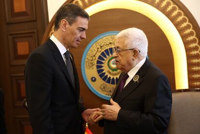Pedro Sánchez, este sábado con el presidente de Palestina, Mahmud Abbas.