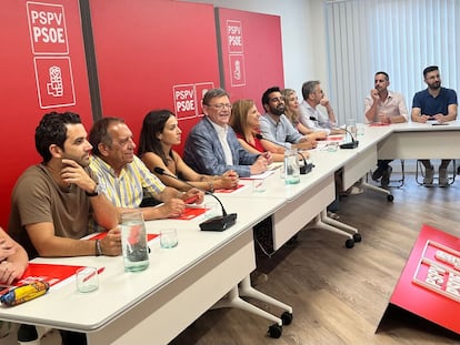 kg7if6lanfauzllyucicmf2hsi Reunión de la ejecutiva del PSPV-PSOE el pasado lunes, con Ximo Puig en el centro y Pilar Bernabé a su izquierda.