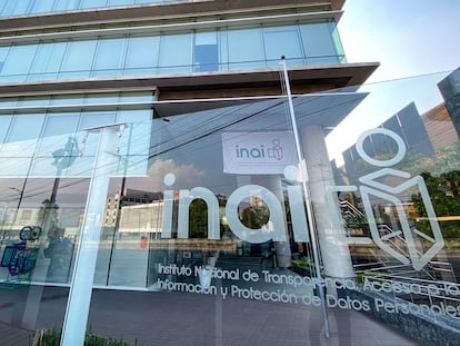 kk7izyzkbjfo7eoj7mzfxtpvby Exterior de las instalaciones del INAI, en Ciudad de México.