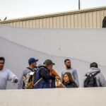 EE.UU. ofrecerá ayuda adicional de mil dólares a migrantes que elijan autodeportarse EE.UU. ofrecerá ayuda adicional de mil dólares a migrantes que elijan autodeportarse