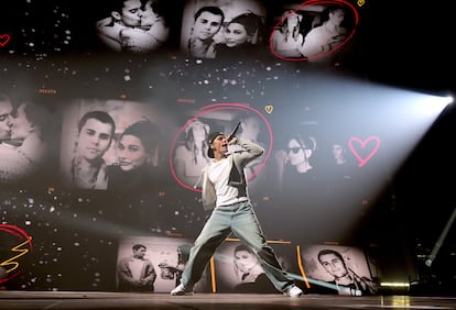 Justin Bieber canta en un momento de su 'Justice World Tour' en el Pechanga Arena de San Diego, California, en febrero de 2022.