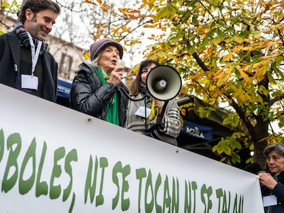 nc2ltjgrdnbwfenpzq5gixio4y La actriz Marisa Paredes, en una concentración contra las talas de árboles de la plaza de Santa Ana, en enero de 2024.