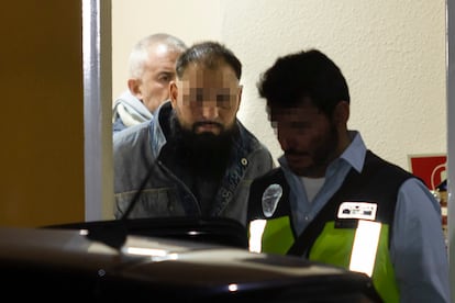 qys233t75zeqzjo4oht3ae64zy Micael da Silva es trasladado al juzgado tras ser detenido por atropellar mortalmente a cuatro personas.
