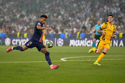 qyt5cvs5rmiotwdkrzzyu3houm Desire Doue, del PSG, marca el segundo gol de su equipo durante la final.