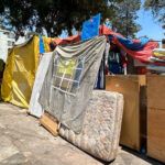 Migrantes reconstruyen campamento en la Venustiano Carranza tras desalojo Migrantes reconstruyen campamento en la Venustiano Carranza tras desalojo