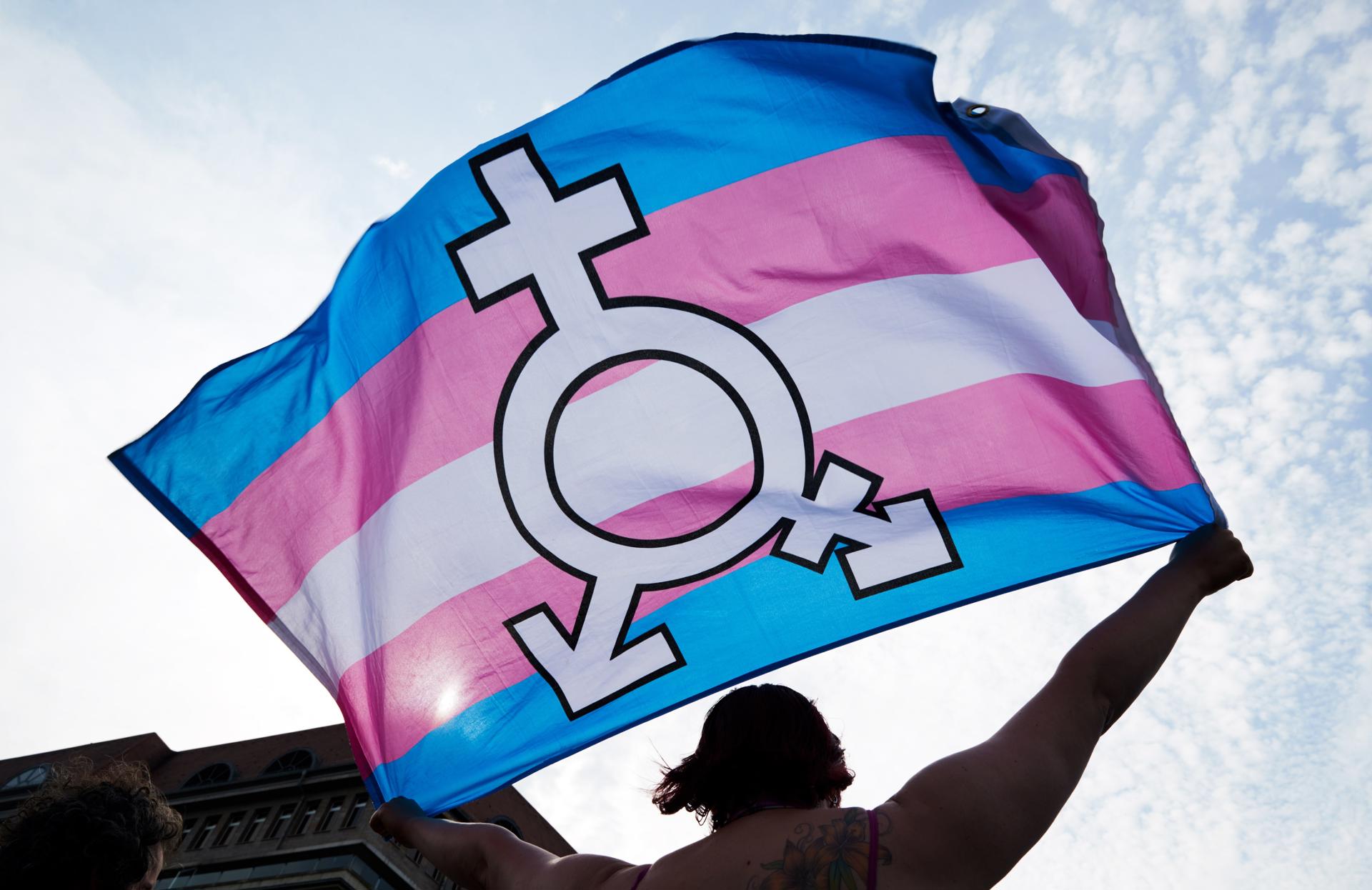 Supremo de EE.UU. permite al Gobierno de Trump excluir a las personas trans del Ejército Supremo de EE.UU. permite al Gobierno de Trump excluir a las personas trans del Ejército