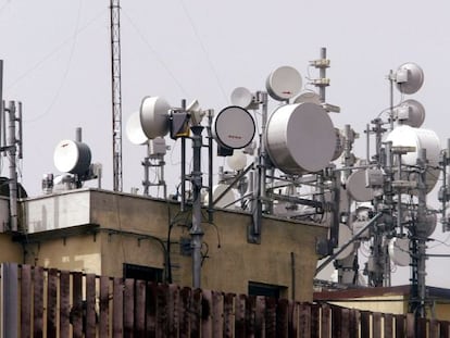 vbtcd22dpnicdaw3kd534upwk4 Antenas de telefonía móvil.