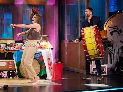 vzusu5nzpnfixkmvpak3ubawwm-3 Melody con David Broncano en su visita a 'La revuelta' en febrero de 2025.