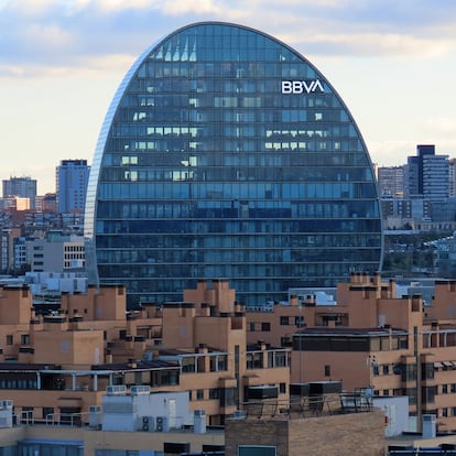 xarya7uqhvae5k5zyk3drif23q-1 MADRID, SPAIN - FEBRUARY 23: Ciudad BBVA complex of seven buildings which houses the new headquarters of the Spanish bank BBVA, Banco Bilbao Vizcaya Argentaria on February 23, 2021 in Madrid, Spain. The main building known as La Vela stands in the center of the complex designed by Herzog & De Meuron architects. (Photo by Cristina Arias/Cover/Getty Images)