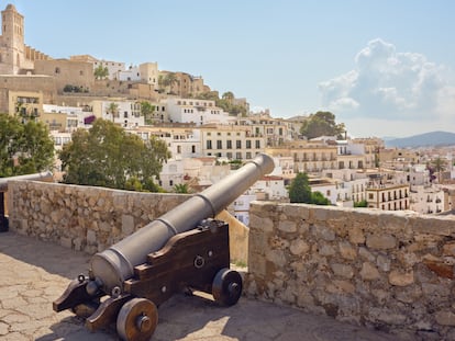 y2hiktxnlzhmpgvznzzaezta3y Baluarte de Santa Lucía, en Dalt Vila (Ibiza).