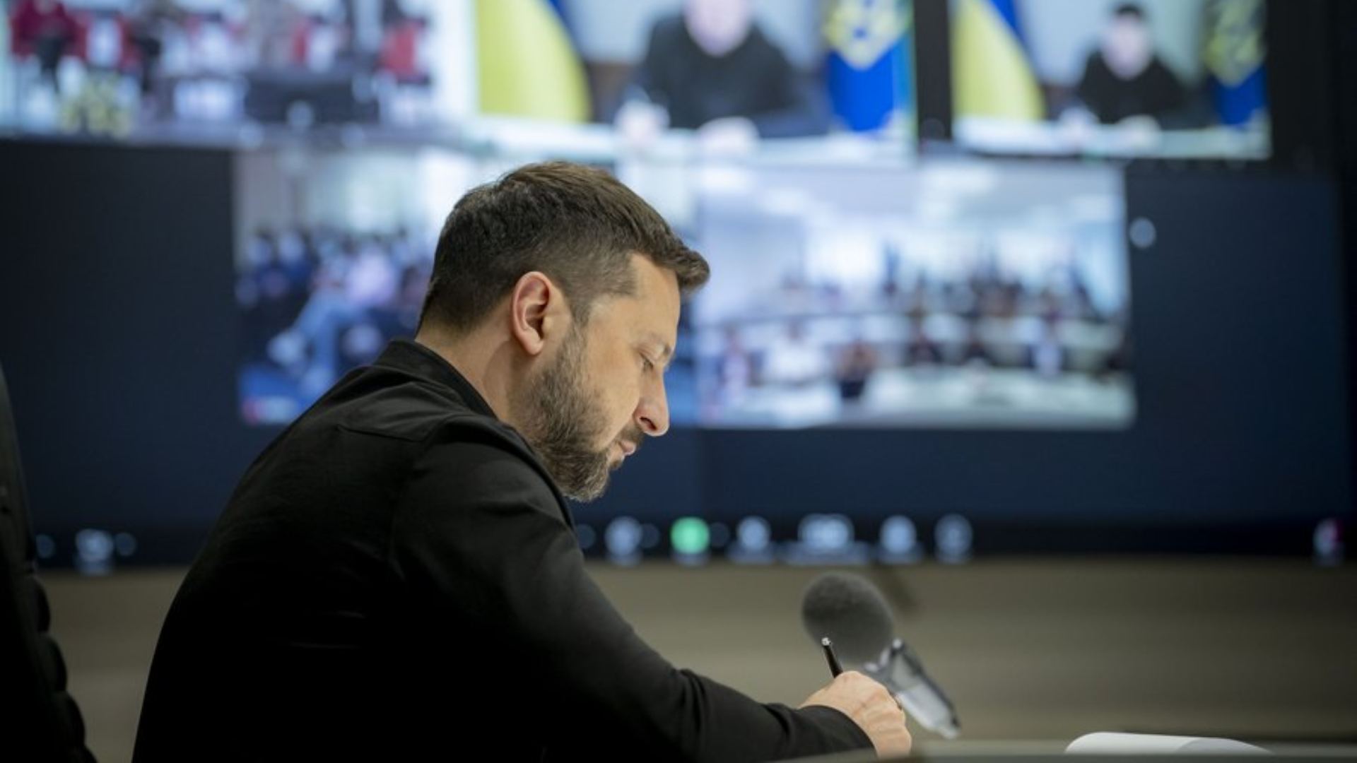 Zelenski agradece el apoyo latinoamericano en charla virtual con universitarios en Lima Zelenski agradece el apoyo latinoamericano en charla virtual con universitarios en Lima