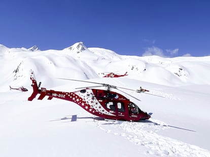 3ken2w3ddraulbpe6yme3i7eay Helicópteros de rescate, en la ladera del Petit Combin (Suiza)