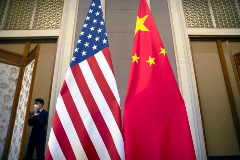 banderas-eeuu-estados-unidos-china Revela Trump que ya se firmó un pacto arancelario con China - banderas-eeuu-estados-unidos-china-1024x683