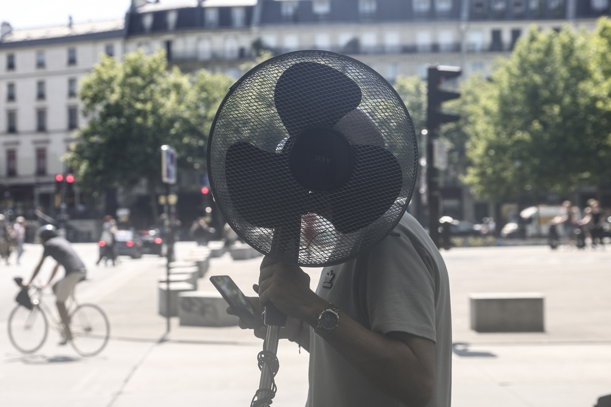 Calor extremo sofoca a Europa; afecta a escuelas, viajes, torneos y urgencias