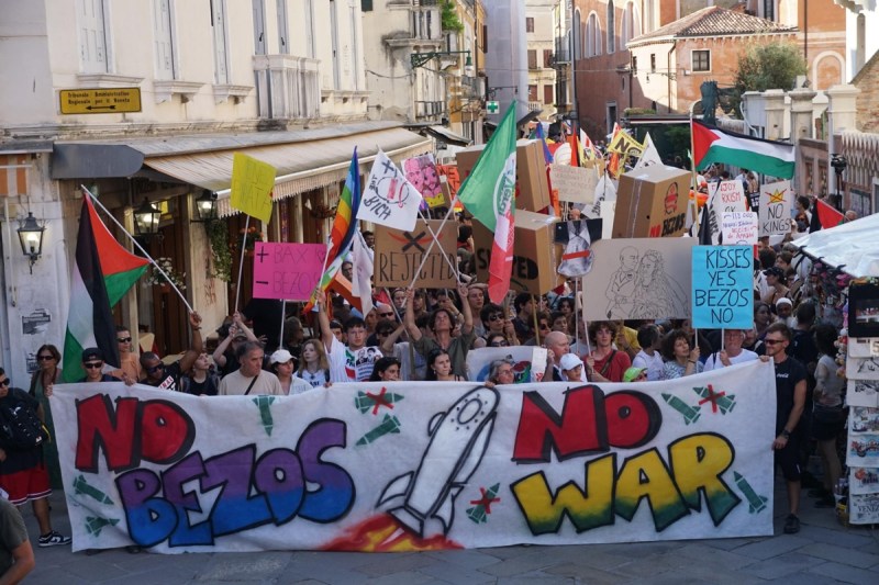 Boda de Bezos termina con un baile de máscaras, sin Lady Gaga y con protestas - protestas-en-venecia-con-motivo-de-la-boda-de-bezos