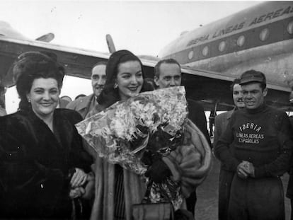 qpcwjsscq5fitdclcgz43sju4i Llegada a Madrid de María Félix en un viaje a España en 1951.