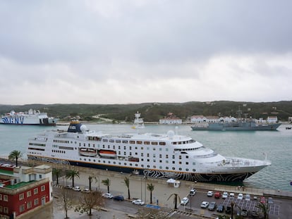 s2pkmqd4tzncvmpsbddmft2ko4 Un crucero en el puerto de Maó (Menorca), este viernes.