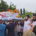 Único sobreviviente del accidente de Air India sale del hospital y va al funeral de su hermano