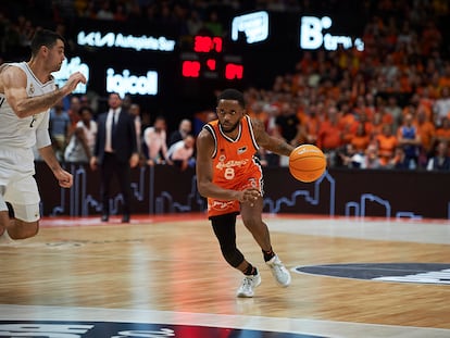 t3k2ewuofjbbnassl46pdossx4-1 Jean Montero durante el partido contra el Real Madrid en la fase regular de la Liga ACB.