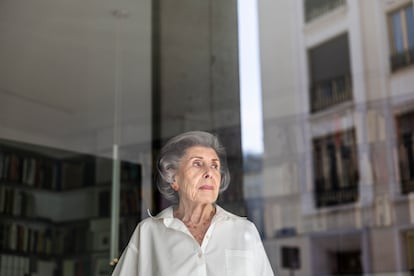 6pyzmd4hsne2bfclzi5zlokay4 La galerista Elvira González, en su galería, en Madrid el 24 de junio de 2025.